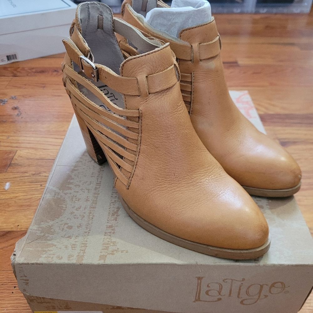 Size 8 leather Latigo booties